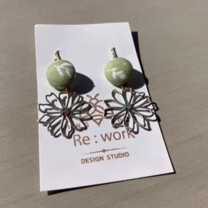 くるみボタンピアス　ビジューフラワー kb-39